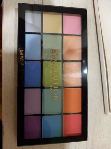 dior addict 1: Paleta senki. Revolution. kotiscenr samo 2 senke i to kratko