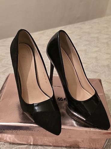 Tuflilər: Qara stiletto ayaqqabı - Model: Nazik hündür dabanlı, iti burun - — 1