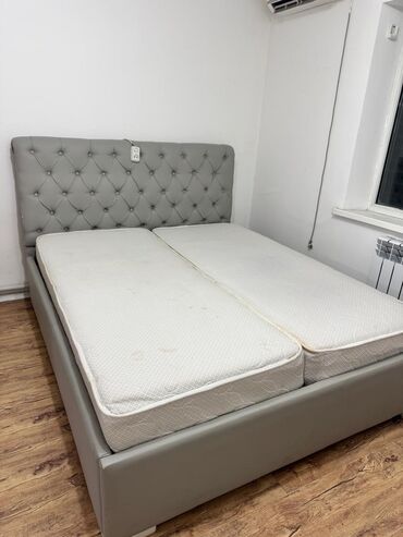кроват спалный: Двуспальная кровать, Б/у, С матрасом, длина - 220 см