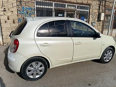 Nissan: Nissan Micra hetçbek avtomobil. Ağ rəngli кузов, 5 qapılı kompakt — 3