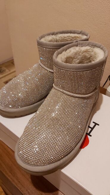 ugg: Uqqilər, Ölçü: 36, rəng - Gümüşü, İşlənmiş