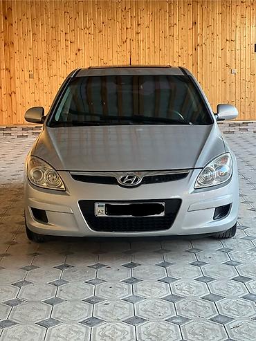 Hyundai: Hyundai i30 hatchback – gümüş rəng - Korpus: 5 qapılı hatchback — 1