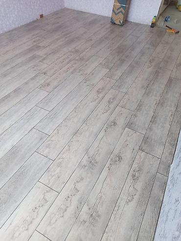 massiv parket: Laminat ustasi Her nov laminatlarin parketlerin vurulmasi Laga dikt — 3
