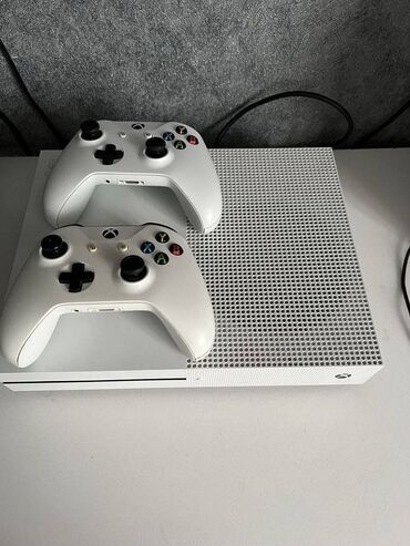 NES Classic: Xbox One S 1TB. Ideal veziyyetde. Hec bir problemi yoxdu. Temirde