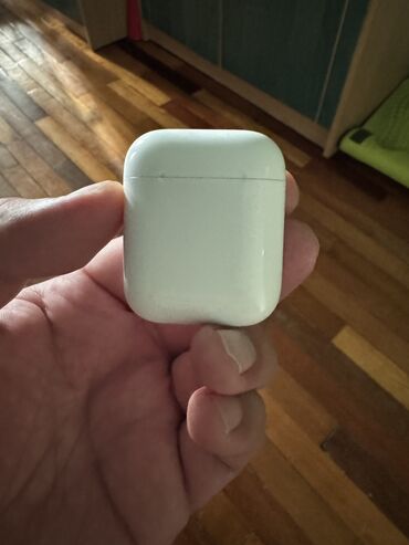 airpods case: Продам AirPods, оригинал, 1-го поколения. В отличном состоянии