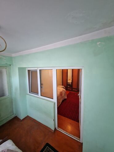 Kommersiya daşınmaz əmlakının satışı: Satılır: 1 mərtəbəli binanın altında yerləşən, ayrıca girişi olan — 4