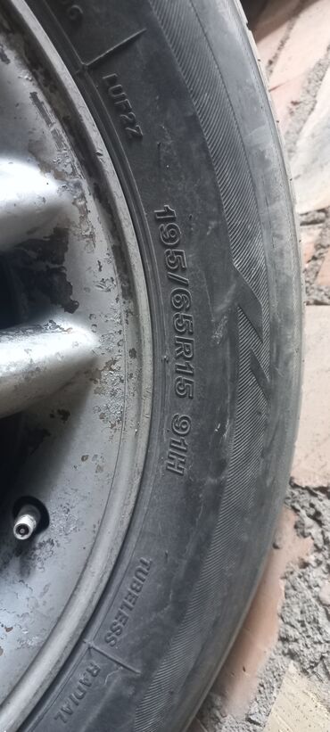 vossen 15: Комплект из четырех автомобильных шин размера 195/65R15 с дисками
