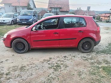 kombi 8 1: Volkswagen Golf V – hečbek, 5 vrata, crvena boja. Motor TDI dizel — 2
