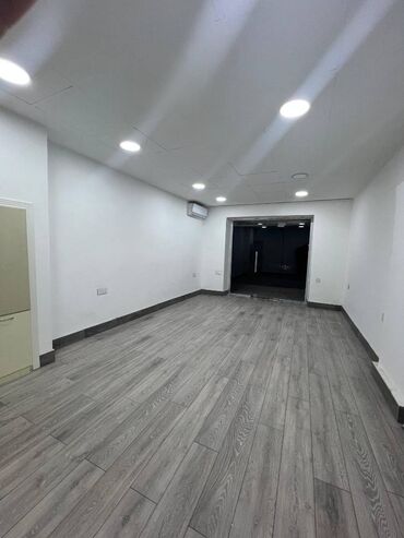 Digər kommersiya daşınmaz əmlakı: Təcili İcarə Obyekt. Obyekt şəhərin mərkəzində Gənclik ərazisində — 10