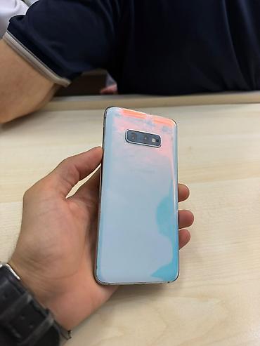 philips xenium 9@9s: Samsung Galaxy S10e, 128 GB, rəng - Ağ, Simsiz şarj — 1