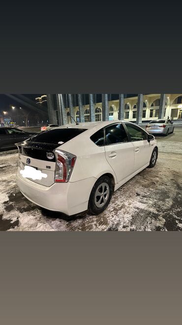 Toyota: Toyota Prius: 2015 г., 1.8 л, Автомат, Гибрид, Хэтчбэк