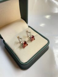 Minđuše: Naslov: Minđuše – 850 din/par Opis: Elegantne minđuše sa crvenim — 10