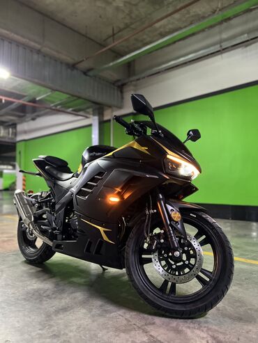 suzuki мотоцикл: Спортбайк 250 куб. см, Бензин, Чоңдор үчүн, Жаңы