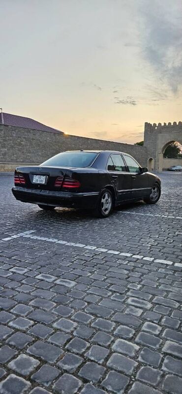 Mercedes-Benz: Mercedes-Benz E 320: 3.2 l | 2002 il Sedan — 7