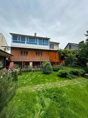 Продажа коттеджей и домов: 🏡 Продается просторный дом в престижном районе Кок-Жар 📍 Локация — 16
