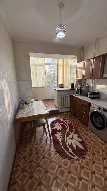 3 комнатная квартира 104 серии бишкек: 2 комнаты, 50 м², Индивидуалка, 2 этаж, Евроремонт