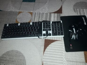 клавиатура и мышка: Продаётся клавиатура мышка с подсветкой + коврик И WiFi адаптер