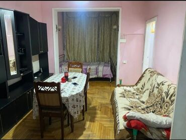 4 cü mikrorayon: Ev memar ecemi metrosunun uzeridedi metroya 3'’''4 deq yolda yerlesir