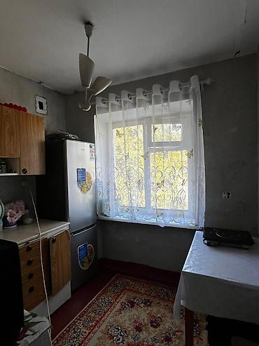 Продажа коттеджей и домов: В центре г. Каинда продаётся 3х комнатная квартира этаж 2 из 3 ул — 7