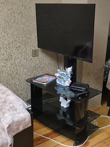 aydınoğlu mebel: Şüşə TV stendi və döngəli şaquli dayaqlı TV asqısı - Material: Qara — 1