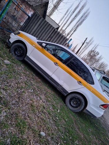 волцваген поло: Volkswagen Polo: 2015 г., 1.6 л, Механика, Бензин, Седан