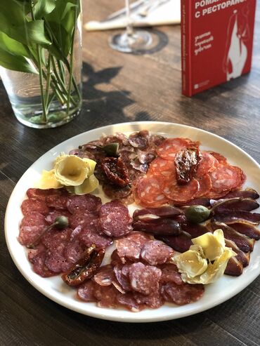 Повара: Шеф повар богатый опыт работы более 12 лет. Работал в Москве элитных — 24