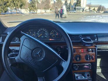 на 124 мерседес: Mercedes-Benz E-Class: 1993 г., 2.2 л, Механика, Бензин, Седан