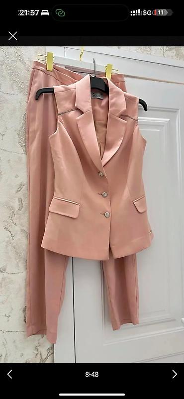 Брючные костюмы: Женская одежда, покупала в Дубаи/Италии, размер s/m/L до 42-44. Вся — 5
