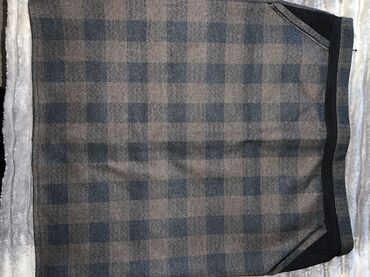 Ətəklər: Qara ətək dəsti - 2 ədəd ətək: biri klassik düz kəsimli qara ətək — 6