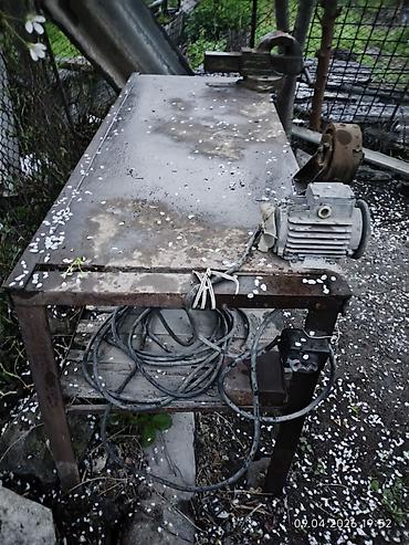 Тиски: Продаю комплект: 1) Металлический верстак (столешница ~8 мм, ножки — 9