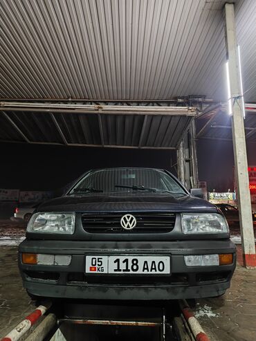 Volkswagen: Volkswagen Vento: 1993 г., 1.8 л, Механика, Бензин, Седан