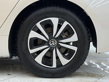 Toyota: Toyota Prius: 2018 г., 1.8 л, Вариатор, Гибрид, Хэтчбэк — 7