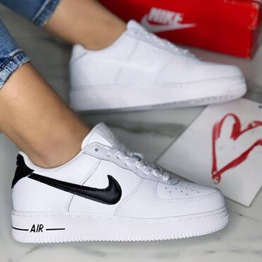 Patike: Nike air force patike

Novo
Brojevi 36 do 46

fb Moja Kupovina 1 — 11