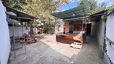 Продажа полдома: Продам Участок 2,8 соток, дом саман 59м2, р-н КНУ, 120т$ Есть — 10