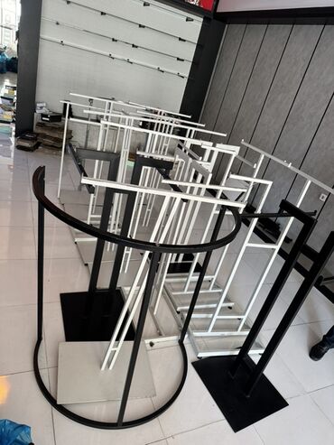 Stend vitrinləri: Mağaza avadanlığı – metal geyim asqıları və vitrinalar - Müxtəlif — 3