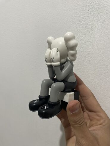 часы редми: Фигурки и брелоки KAWS новые люкс