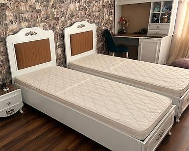 mebel alan: İki eded kravat. Cütü 400azn. Ayri ayrı 200azn.real aliciya endirim — 1