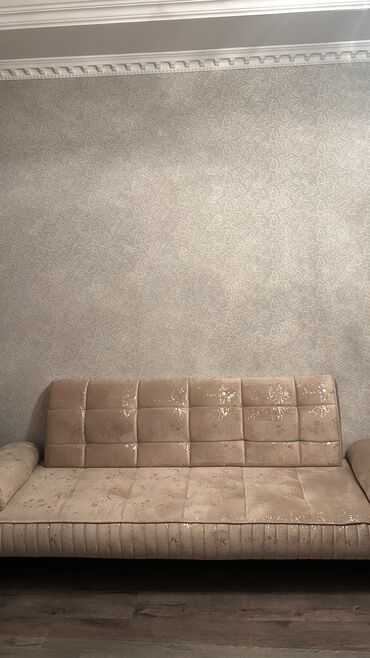 i̇şlenmiş divan kreslo: Divan dəsti lap az işlenib ( Qiymət: 600 Azn ) endirim olacağ