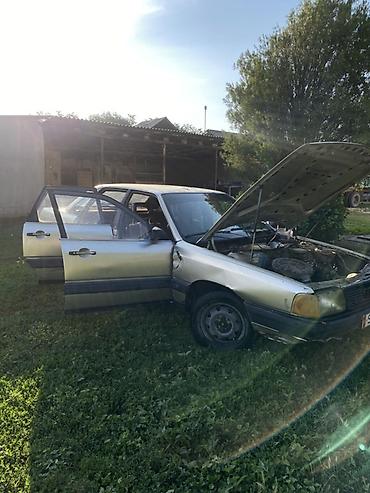 мотор жок: Audi 100: 1990 г., 1.8 л, Кол менен иштөөчү, Бензин, Седан — 4