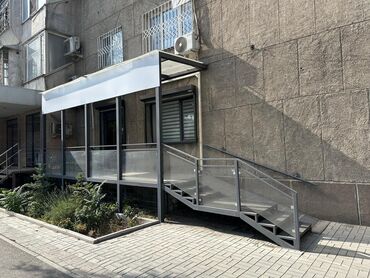 кабинет на аренду: Сдам 80 м2 под офис на первой линии! Угол Токтогула/ Уметалиева
