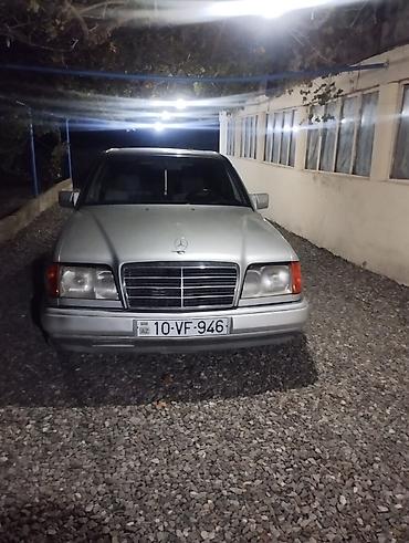 telefon tutacagi masin: Mercedes-Benz E 220: 2.2 l | Sedan — 1