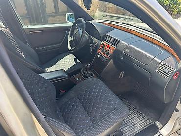 w202 salon: Mercedes-Benz C 230: 2.3 l | 1996 il Sedan — 4