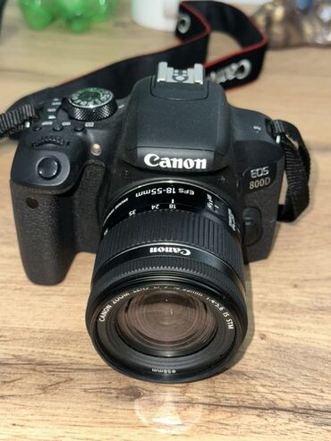 Фотоаппараты: Срочно Продаю!!! Canon EOS 800D черного цвета с объективом Canon Zoom