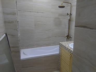 Ванны: Встроенная ванная зона с нишами и комплектом сантехники - Ванна — 3