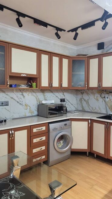 Uzunmüddətli kirayə mənzillər: Nizami rayonu,Neftciler metrosu erazisinde 220 ve 210 sayli mektebin — 10