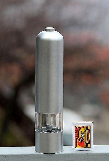 Ostala kuhinjska oprema: Mlin za biber ili so One Touch / baterije. Mlin za biber ili krupnu — 1