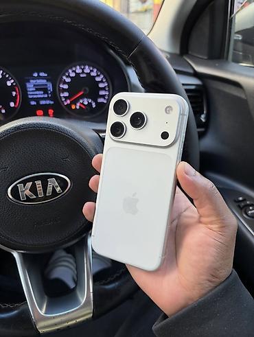 apple studio display: IPhone 14 Pro, Б/у, 256 ГБ, Белый, 100 % — 2