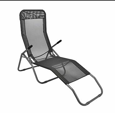 stolica merdevine: Crna ležaljka za plažu sa metalnom konstrukcijom. Ima podesivi naslon — 1