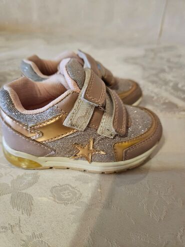 Kurtkalar: Uşaq üçün qış geyimləri dəsti - Ağ süni xəz palto: çiyinlərdən ətəyə — 15