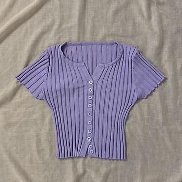 ten effekti: Bənövşəyi rəngdə qısaqollu qadın koftası. - Material: elastik, şaquli — 1